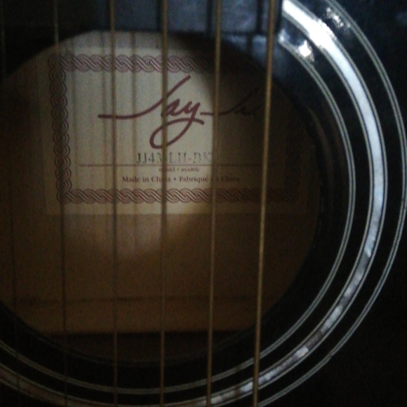 Guitar, books and strings. See pictures. - Picture 4 of 8